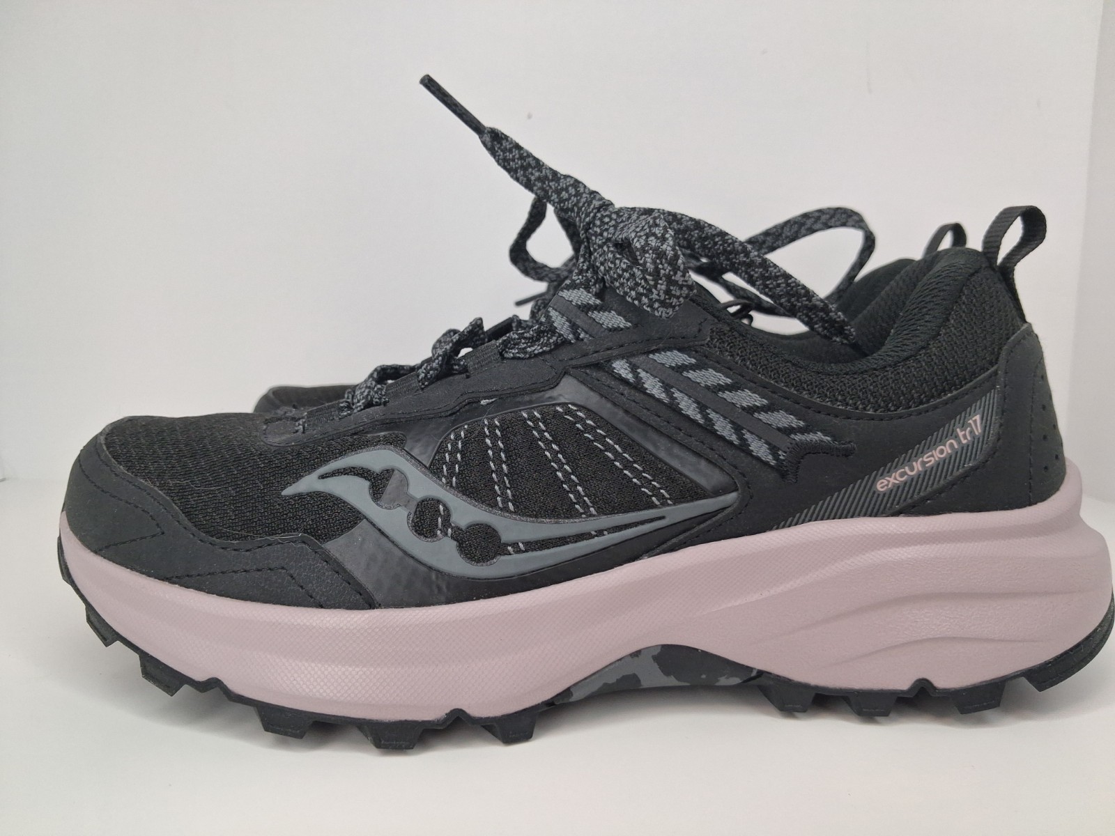 Saucony Excursion TR17 Women’s Trail Sneaker Black/Pink Mesh Lace-Up S10959