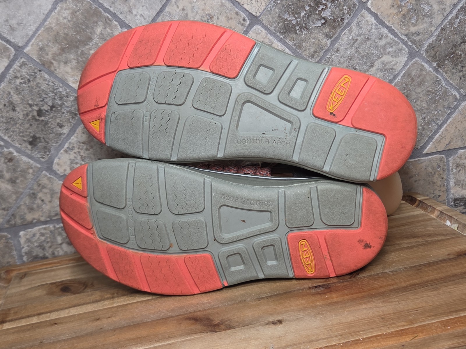Keen 1014756 Uneek 8mm Camo Fusion Coral Women’s Sandal 8 M Summer Camp Beach
