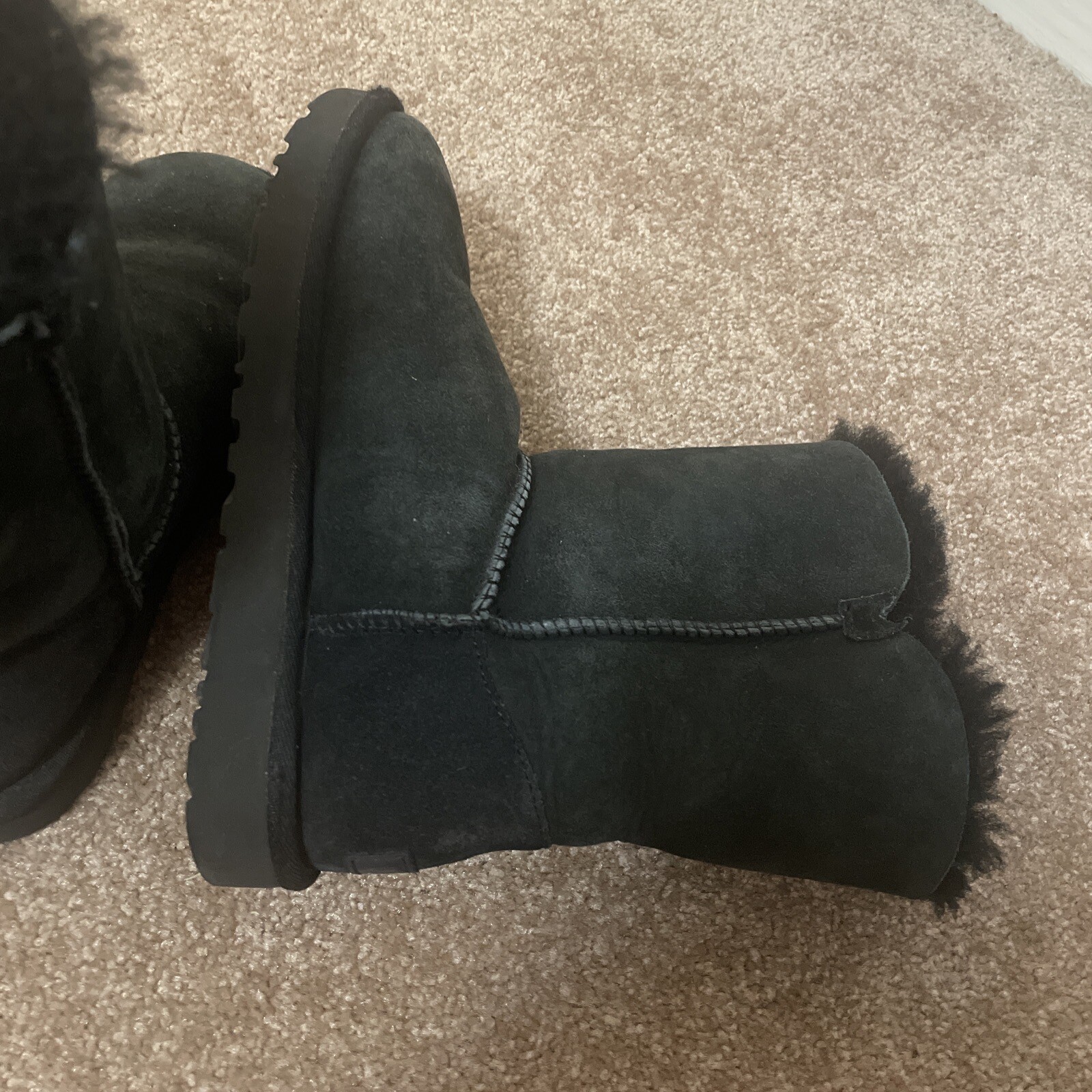 UGG Australia Bailey Button Black Leather Women’s Boots Size 7 S/N 5803