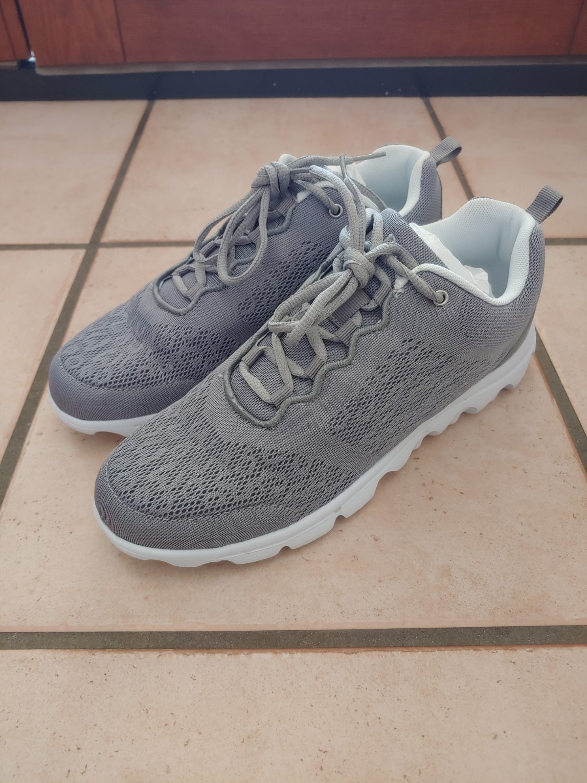 VGUC Propet Travelactiv Lace Up Gray 11N
