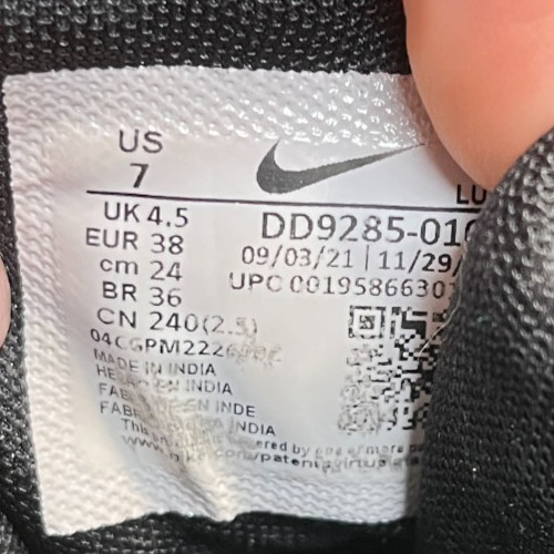 Nike Air Max Bella TR 5 Women Size 7 Black White Athletic Running Shoes Sneakers