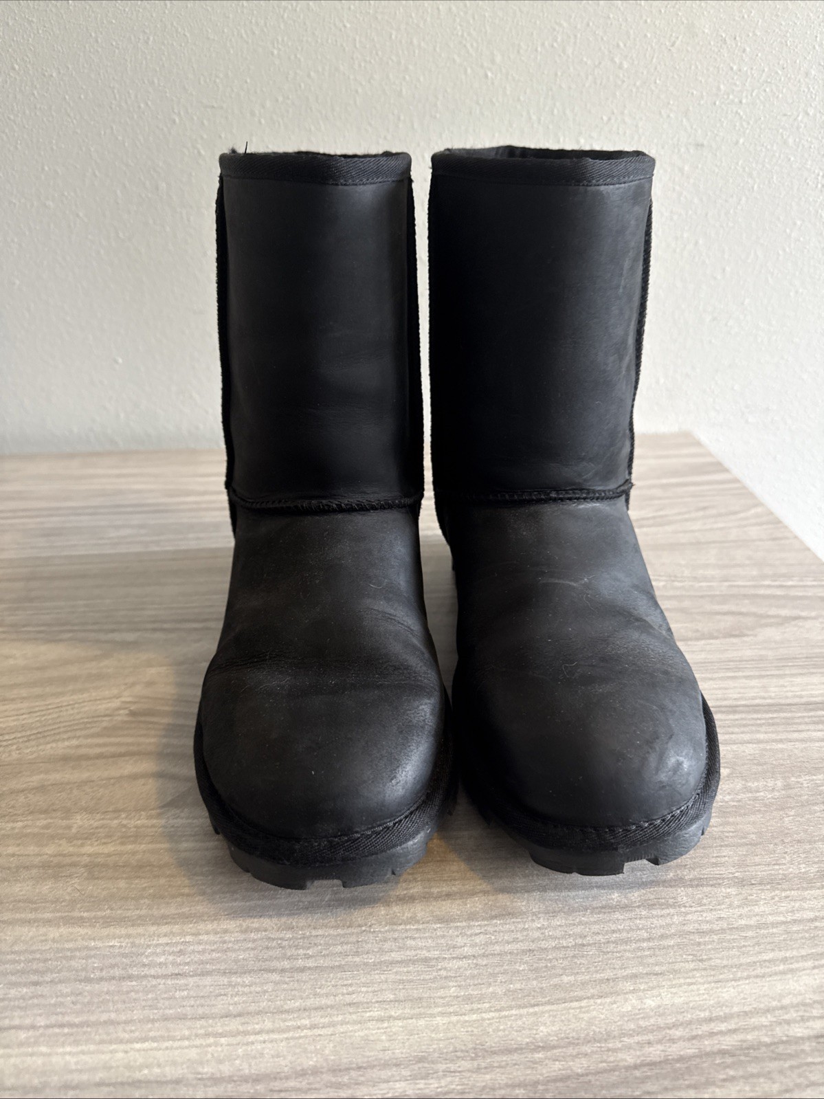 UGG Essential Short UGGpure Black Boot Womens S/N 1111513 Sz 9
