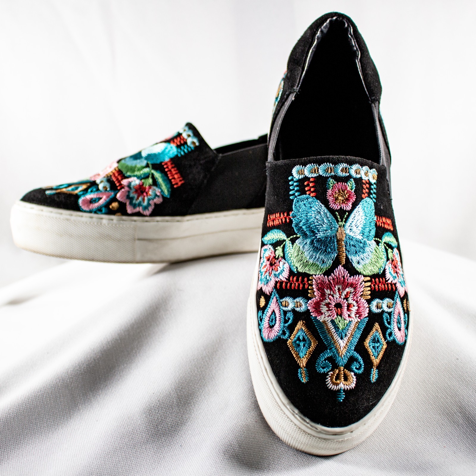 JOHNNY WAS Multicolor Floral Butterfly Embroidered Women Sneaker Shoes Size 8