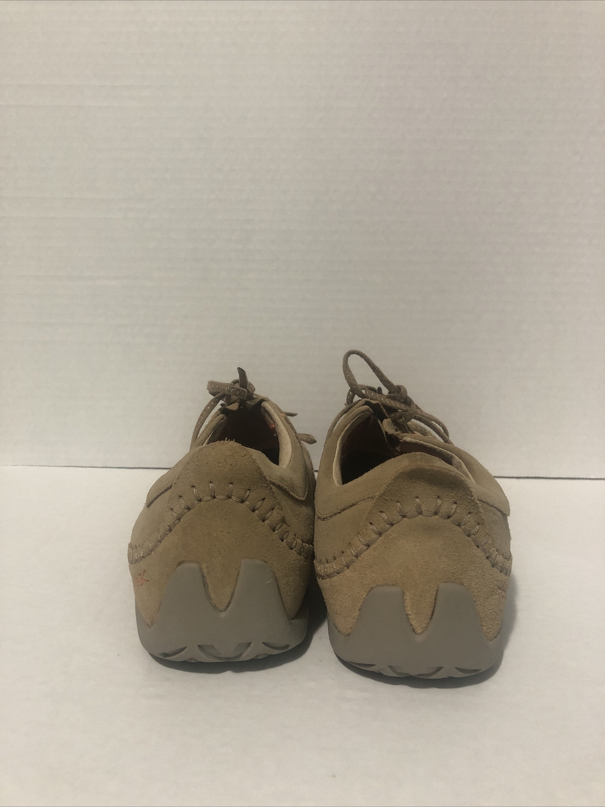 Michelle K Womens Shoes- Size 6.5-Tan Suede Leather SN32090 Euc Free shipping