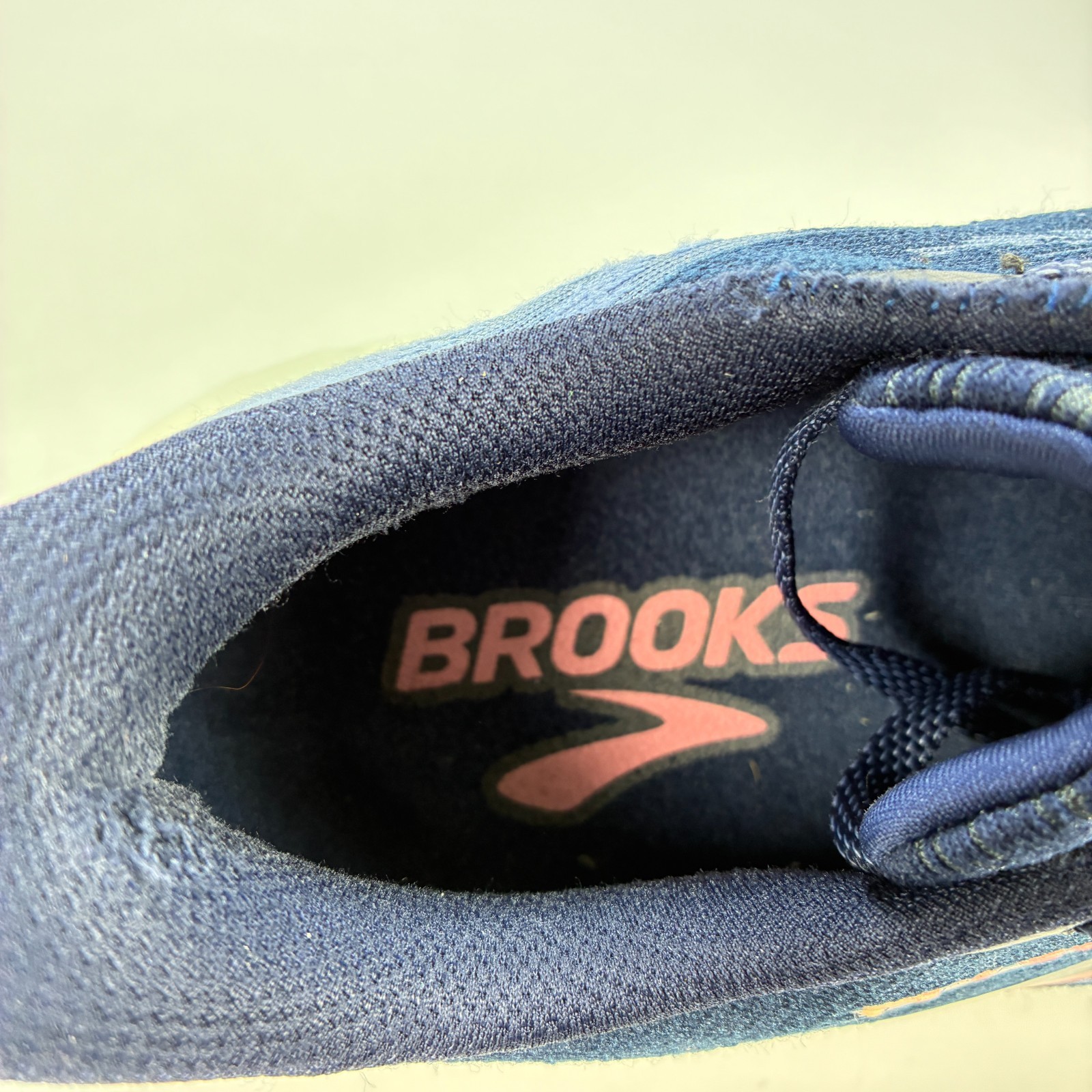 Brooks Launch 11 Peacoat Blue Peach Running Shoes 1204391B483 Women’s Size 10