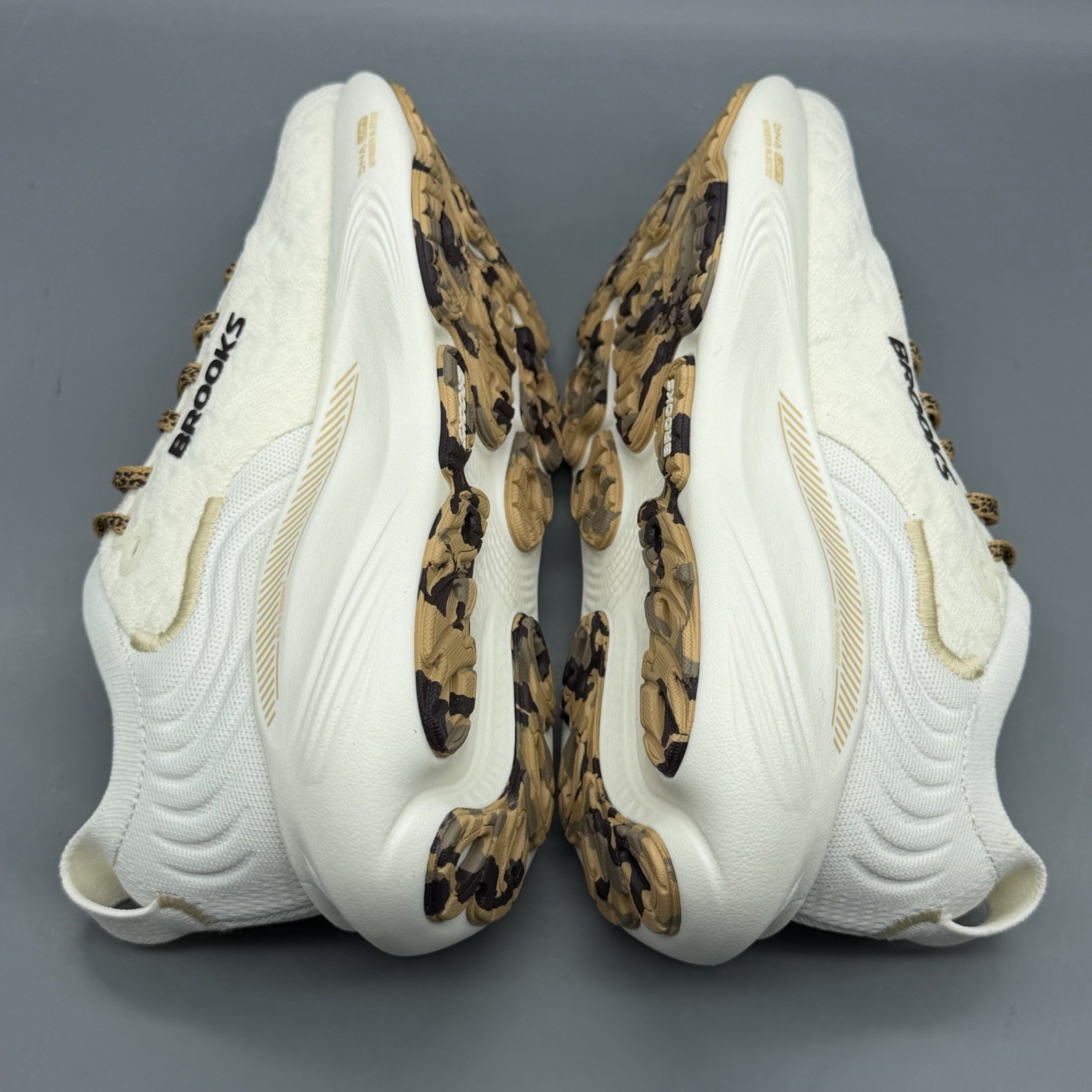 Brooks Adrenaline GTS 25 Women’s 6 B Running Walking Shoes Coconut Crème Leopard
