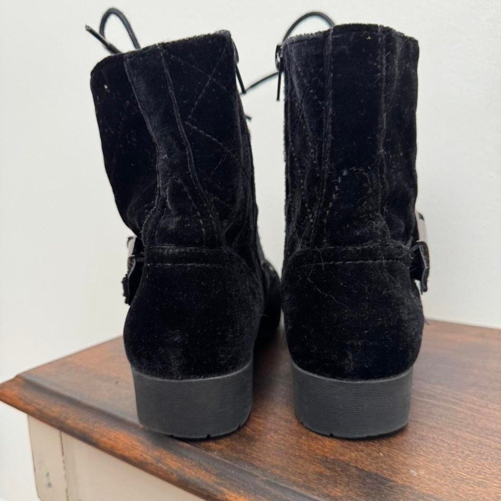 Guess Black Velvet Combat Boot Quilted Lace Up Size 7.5