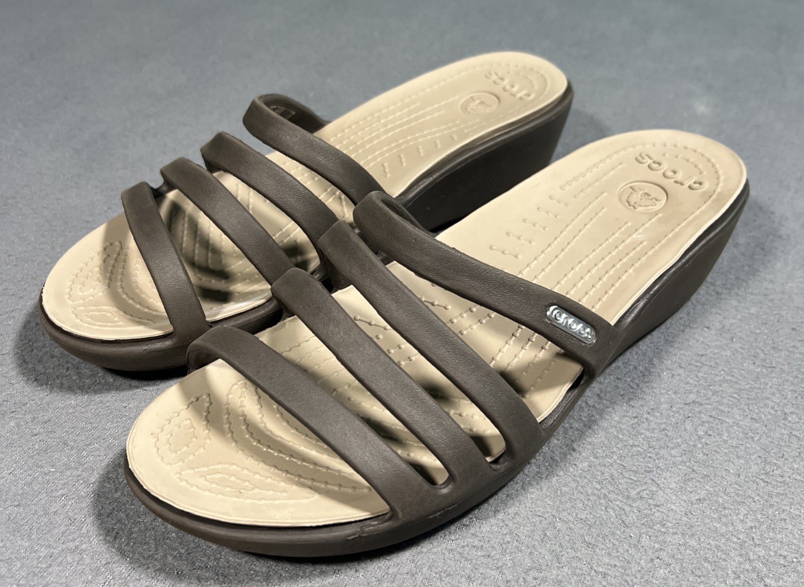 Crocs Rhonda Wedge Sandals Women’s 8 Brown Tan Strappy Slip On Casual **READ