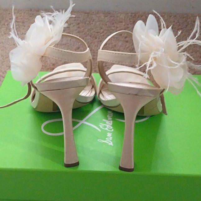 Sam Edelman Women’s Ivory Suede Strappy Open Toe Ankle Strap Heels 7 M