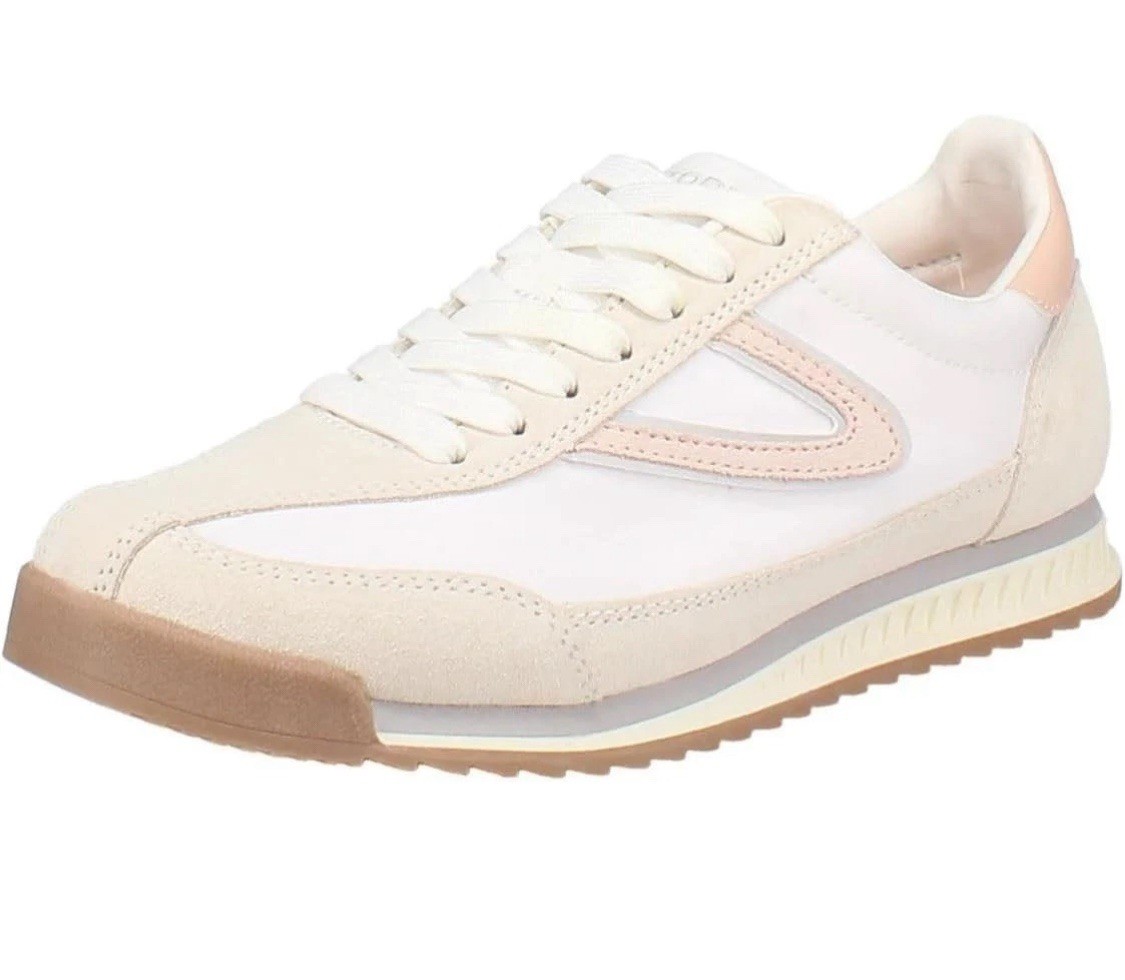 TRETORN LEATHER SNEAKERS MEMORY FOAM WITH DURABLE OUTSOLE WOMENS SIZE 6 PINK.NIB