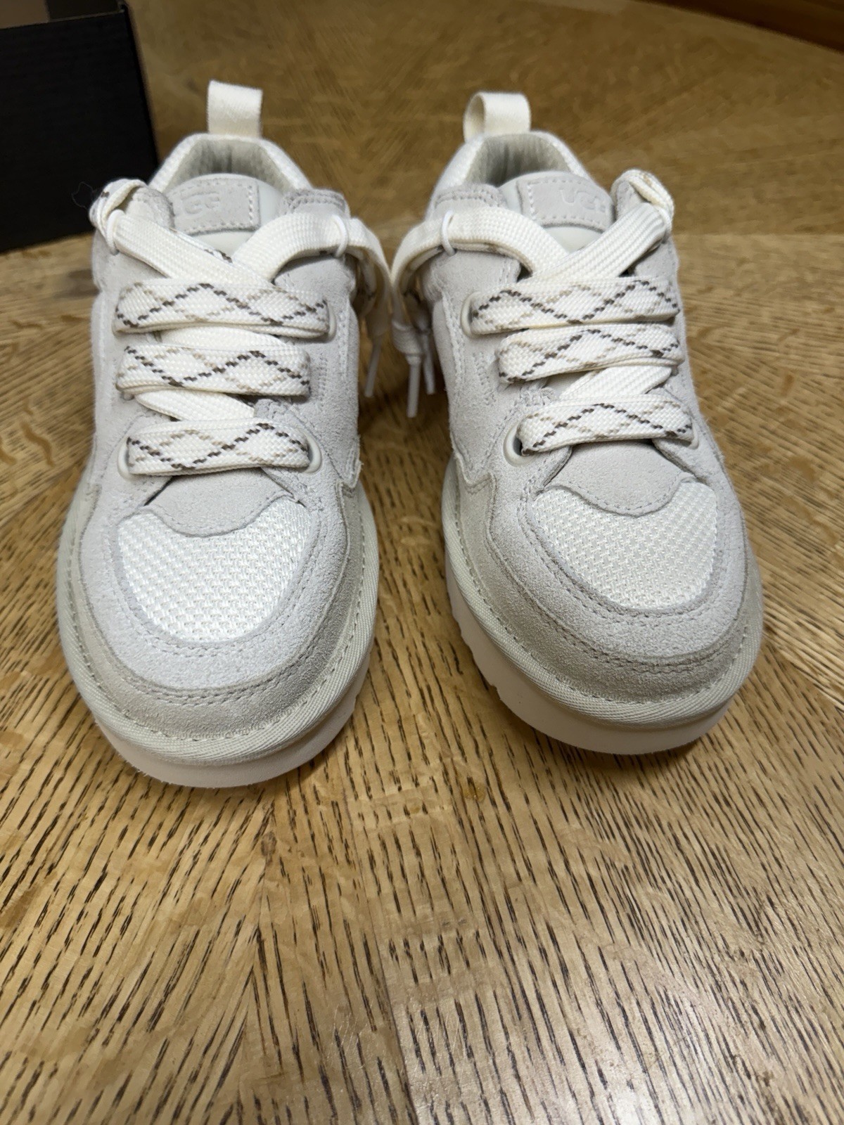 UGG LO Lowmel 6 women’s white light jasmine