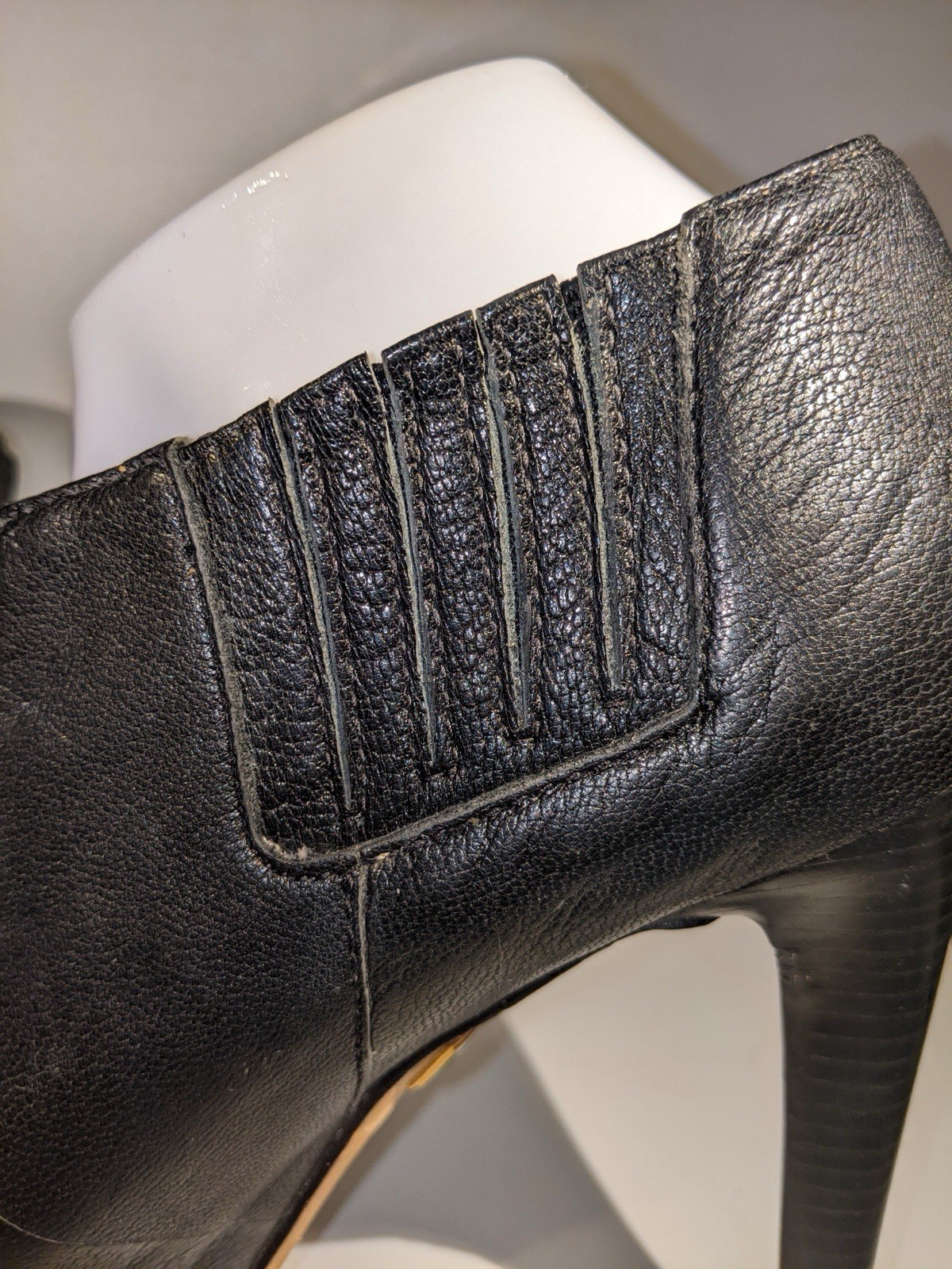 L.A.M.B. Gwen Stefani Sz 10 Blk King Triple Buckle Bootie Stiletto Heels Pumps