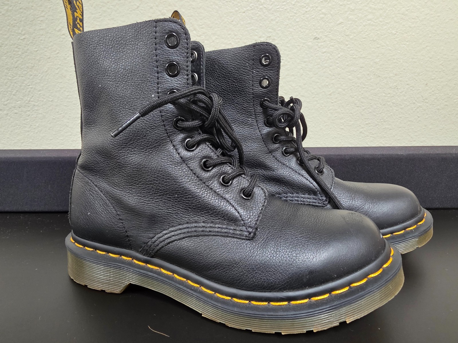 Dr. Martens 1460 Pascal Black Virginia Leather Boots Womens Size 7 US Low