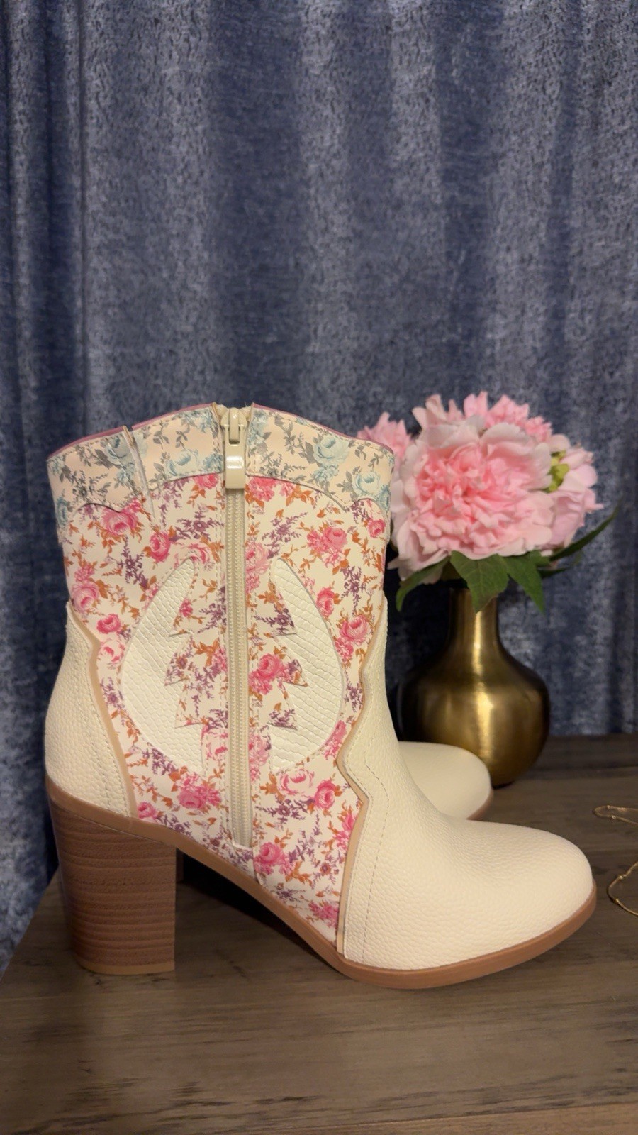 Torrid Ivory Floral Western Ankle Bootie Side Zip Almond Toe WW US 9.5