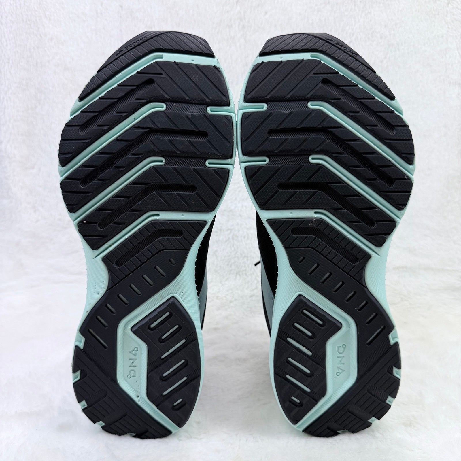 Brooks Launch 8 Womens Running Shoes Black Mint Size 8 Athletic Sneakers Shoe