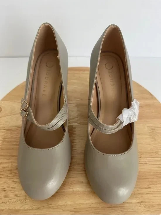 Journee Collection Windy Womens Round Closed Toe Cone Heel Pumps, Sz 8W