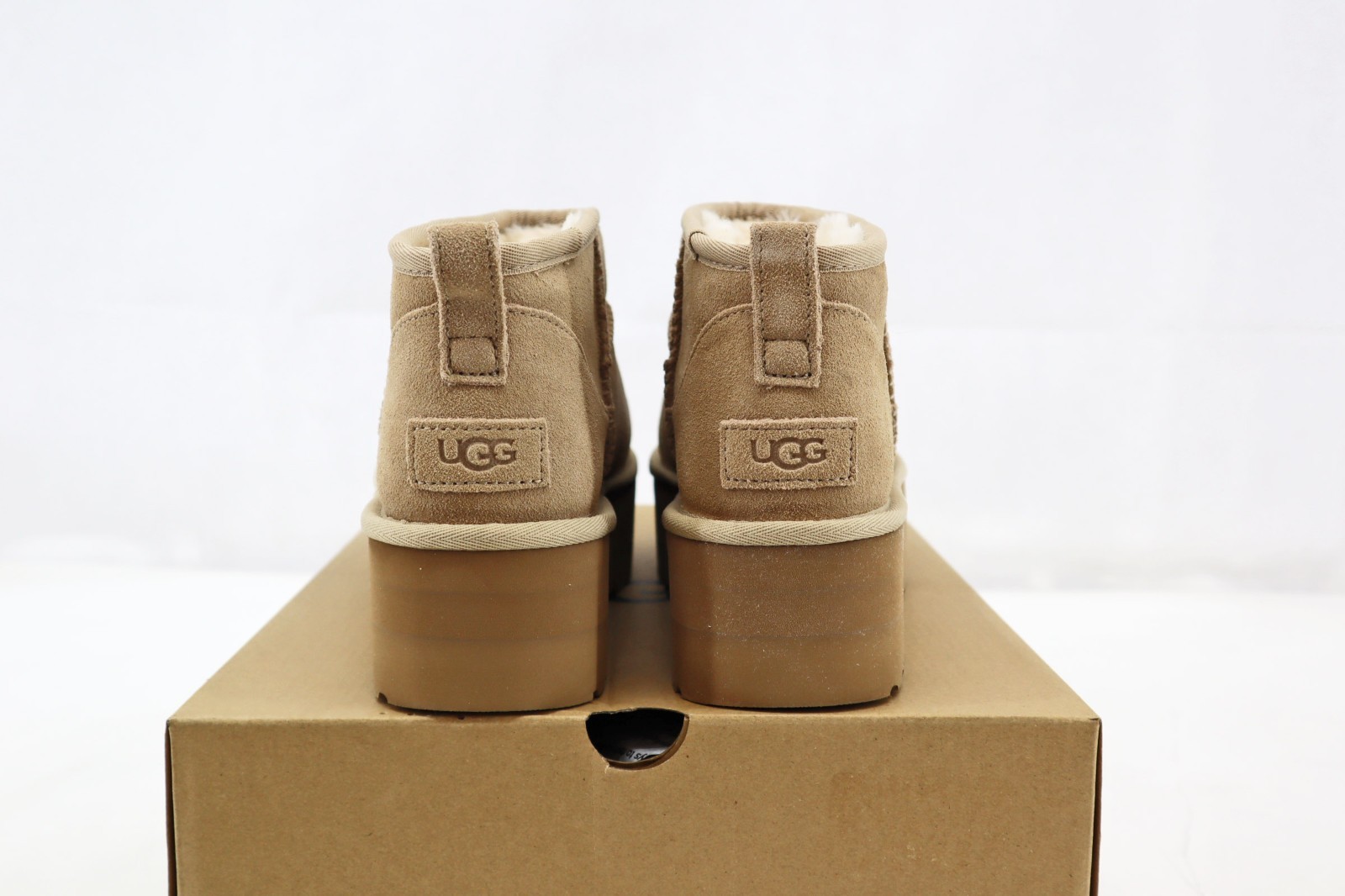 NEW Women’s UGG Classic Ultra Mini Platform Sand (Beige) 1135092