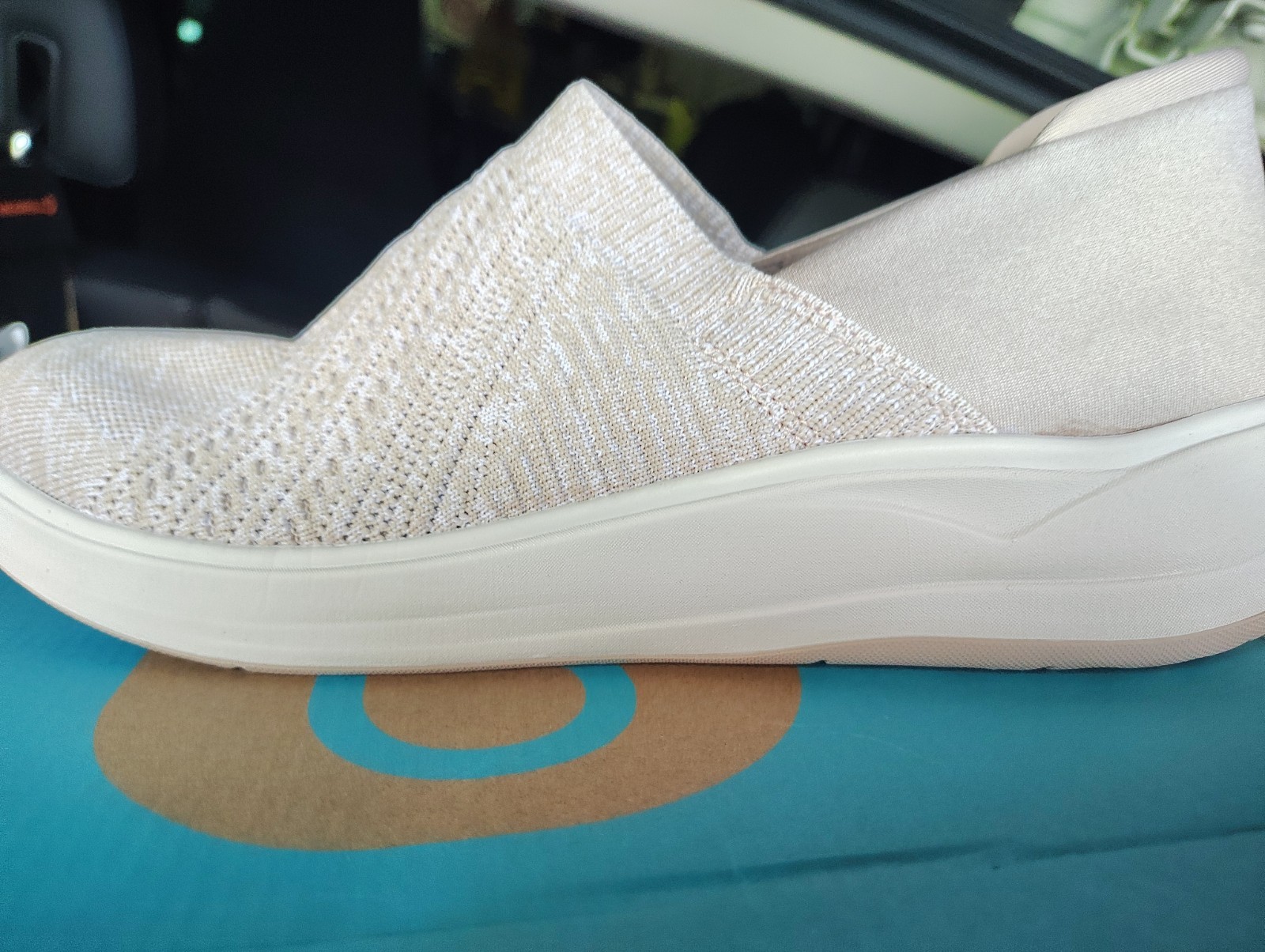 BZees Women’s Triumph Slip-On Sneaker, Beige Knit, Size 9 M, New