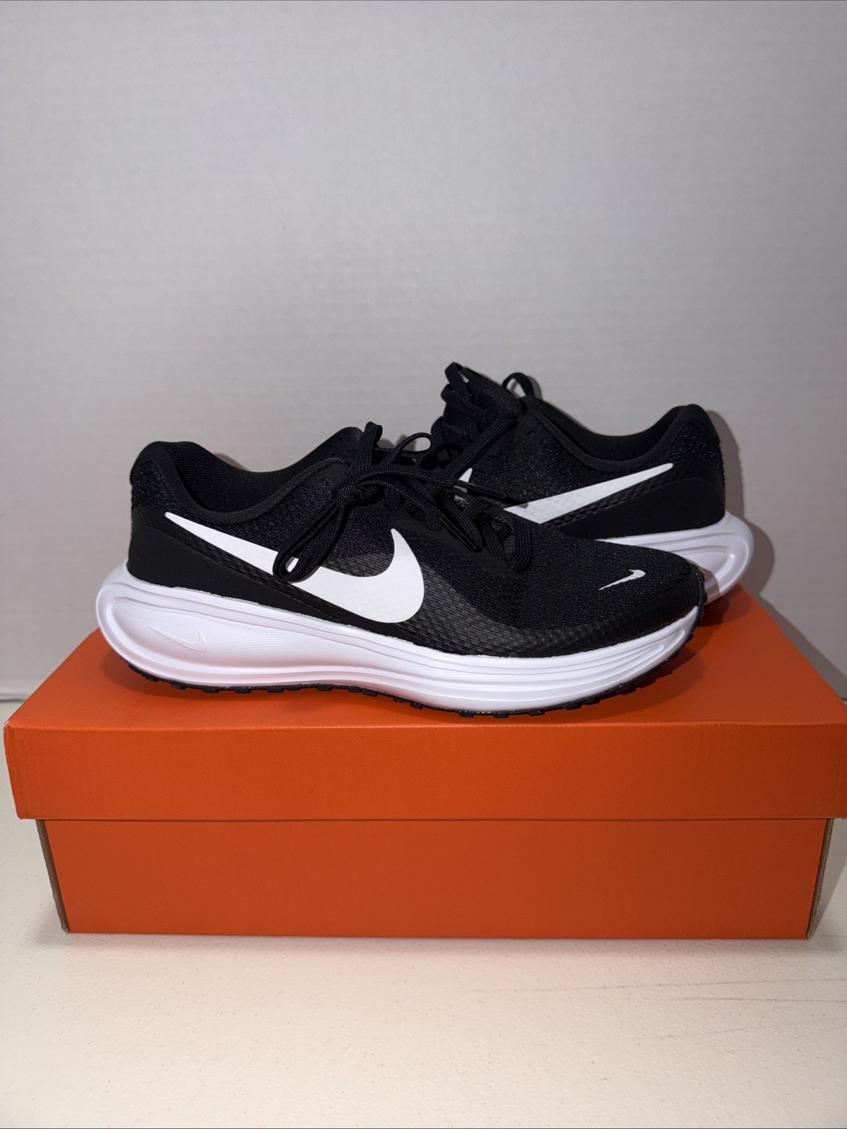 Women’s Nike Revolution 8 Wide Black White Running Shoes Size 6 Wide New