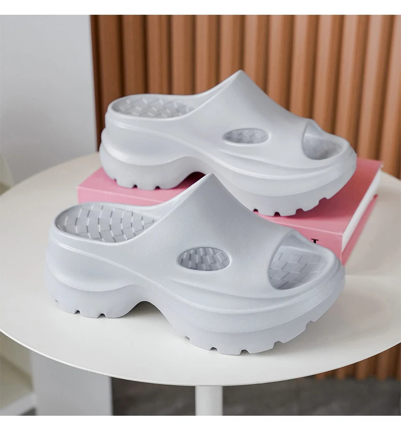 A Pair of Women’s Slippers, Wear-resistant, Non-slip, Comfortable, Simple, High