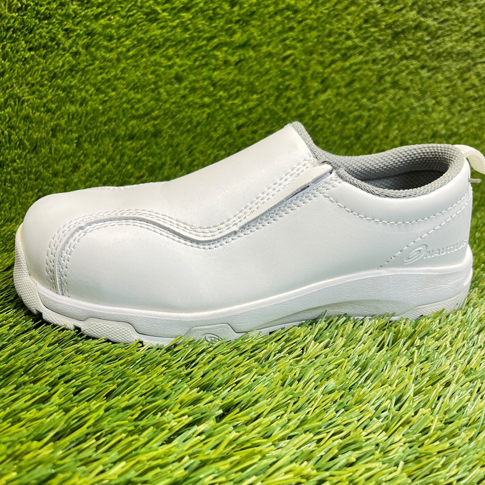 Nautilus Slip-On ESD Women Size 6D White Leather Composite Toe Safety Work Shoes