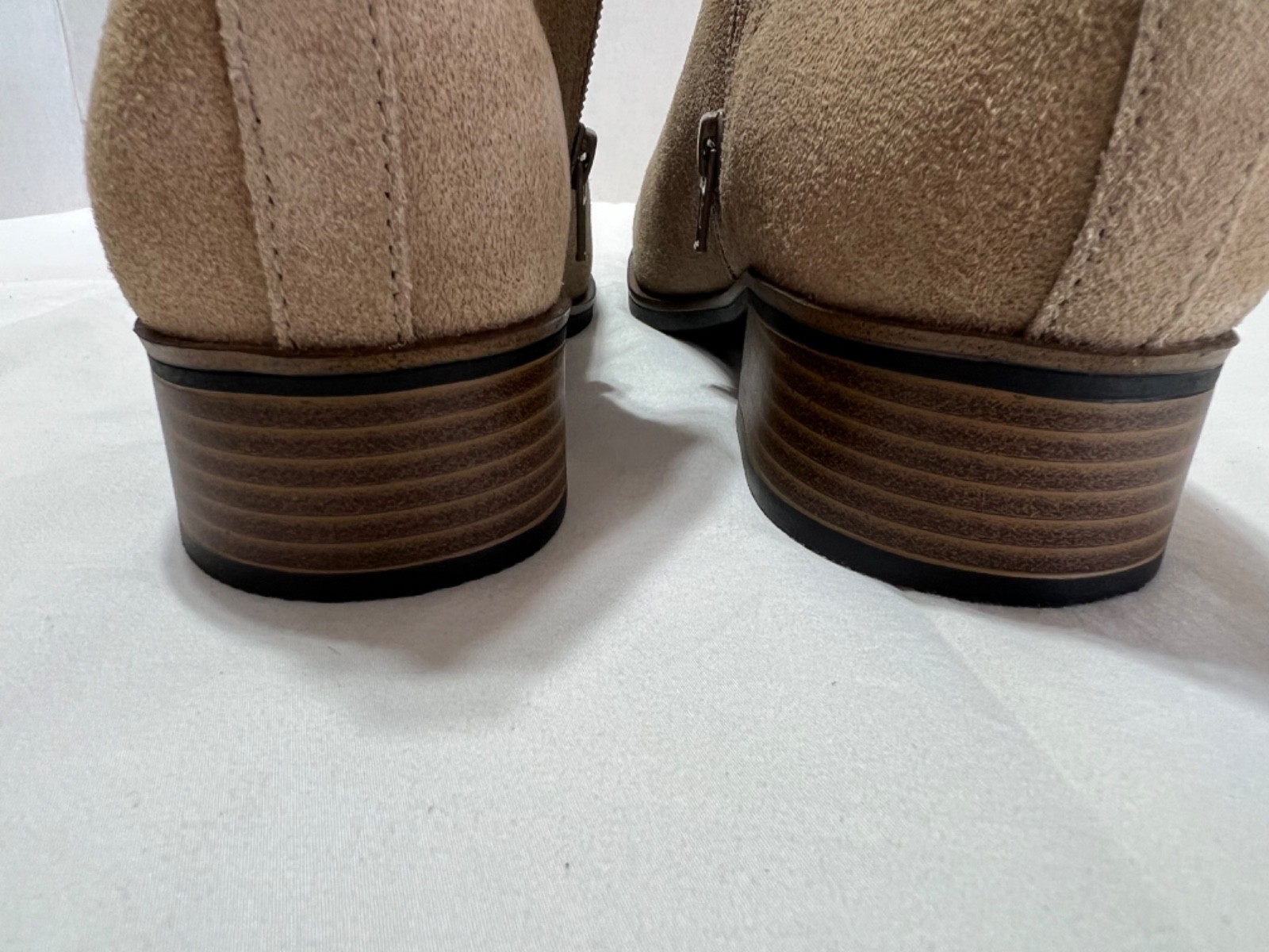 Womens White Mountain Ankle Boot, size 10M, Beige, Suede Upper, side zipper.
