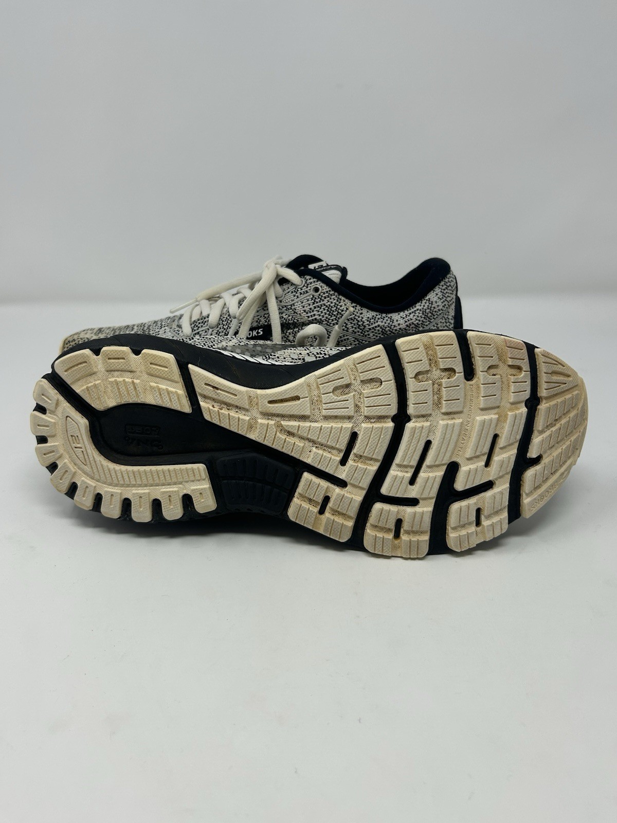 Brooks Adrenaline GTS 21 Black/Gray/White – 120329-1B-135, Size 9