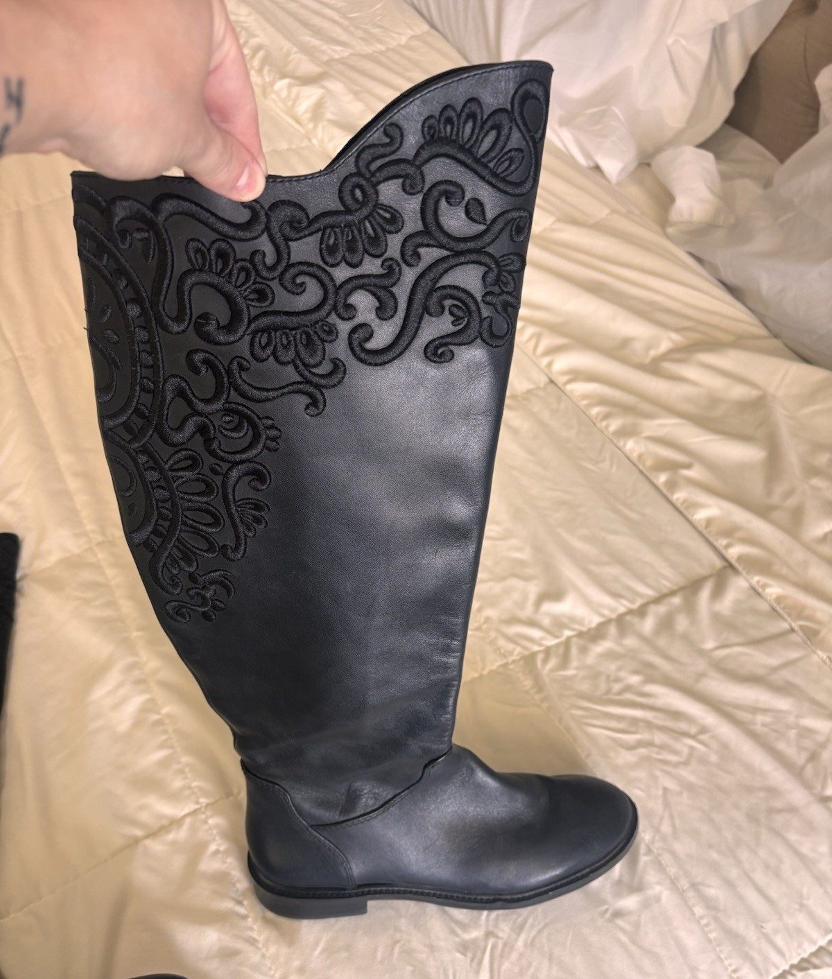 Gianni Bini Women’s Black Leather Knee-High Riding Boots Embroidered Zip 7.5W