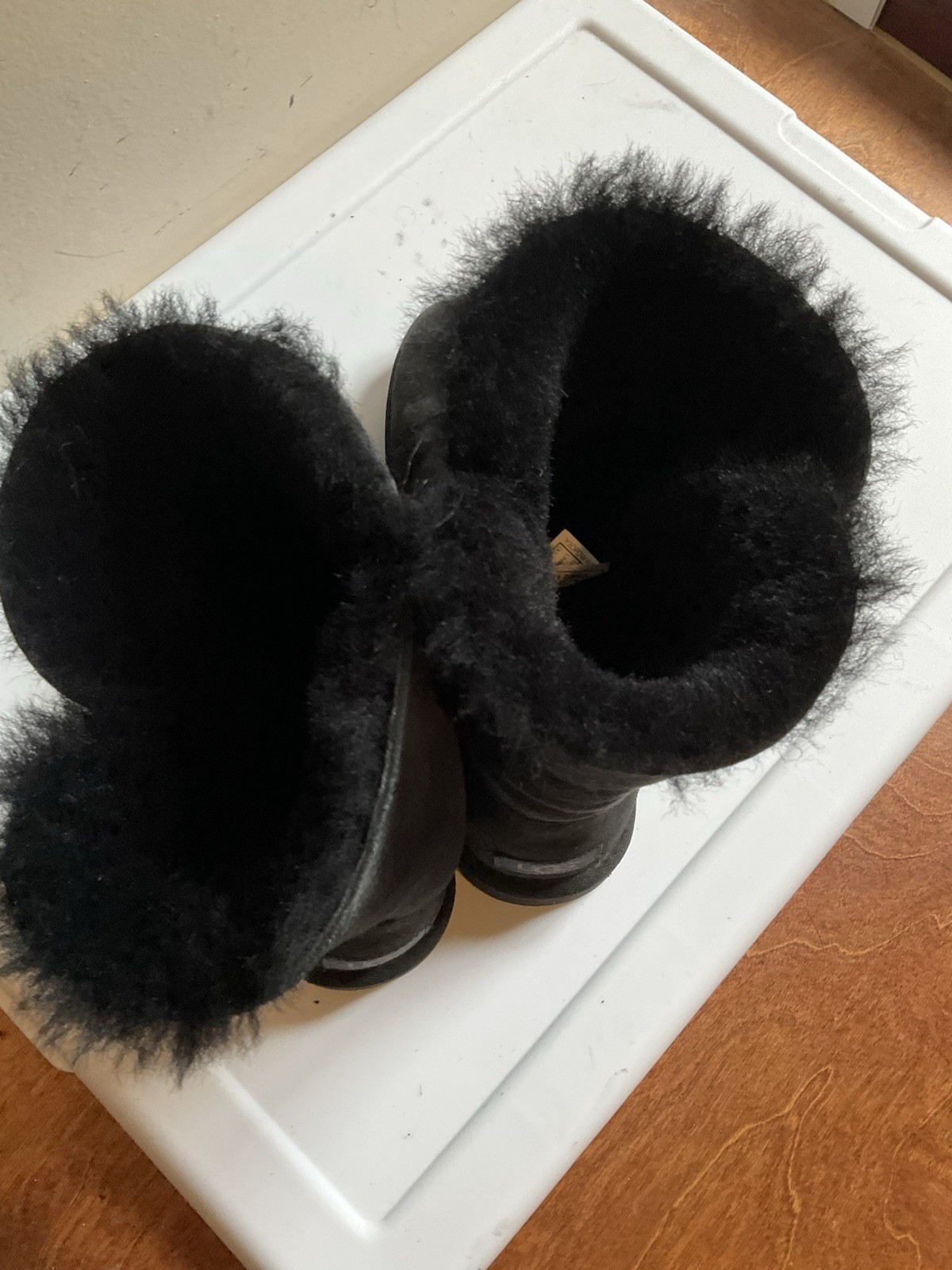 UGG Australia Bailey Button 5803 Black Sheepskin Shearling Boots Womens 8