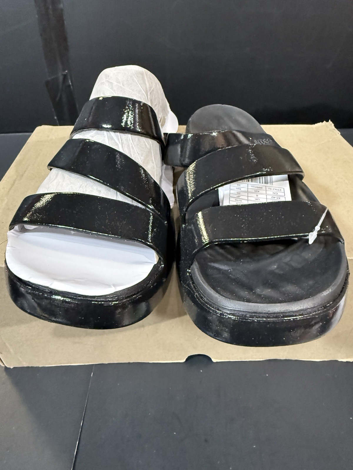 Woman’s Sandals Crocs Getaway Patent Strappy Sandal Black Size 10 NWT