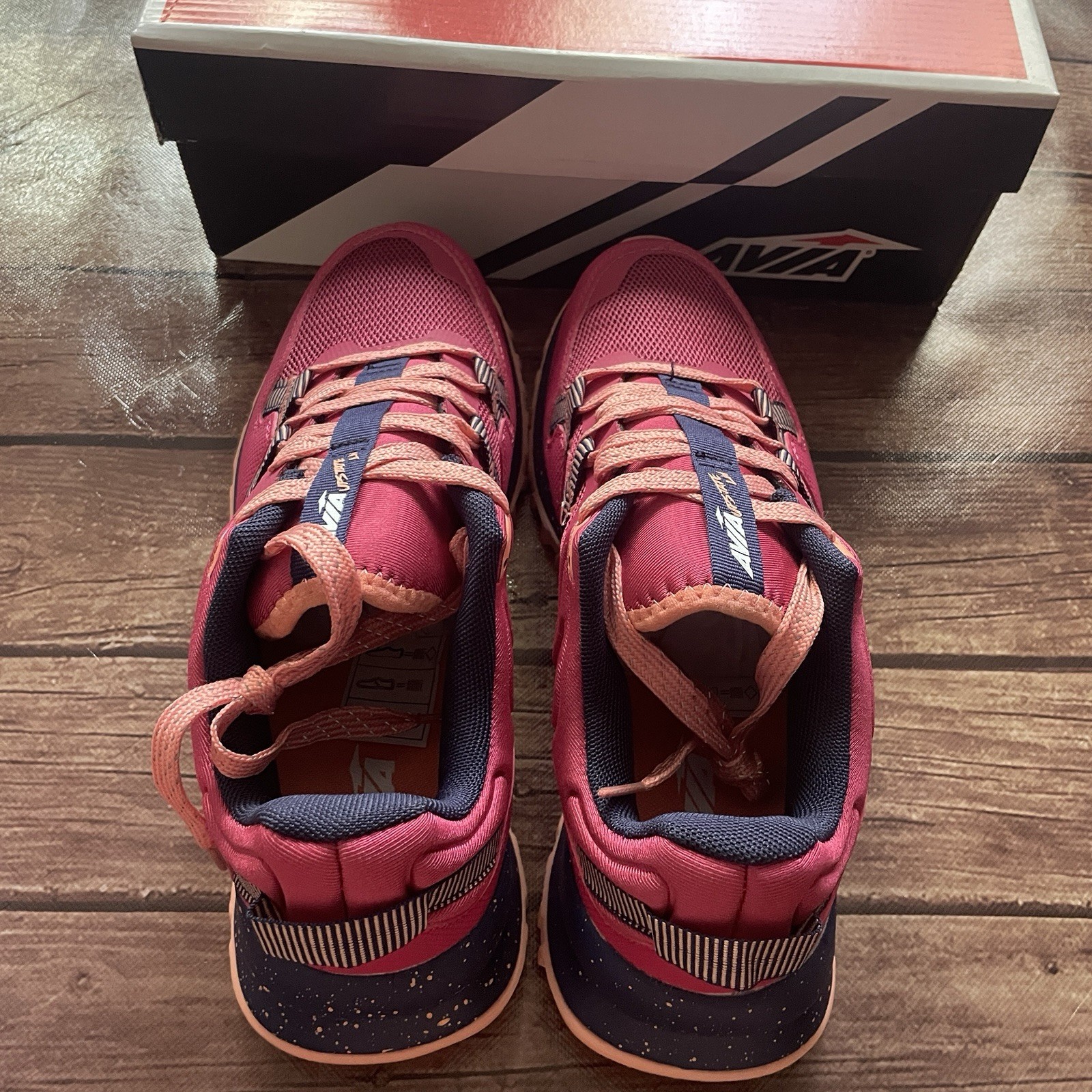Women’s Avia Upstate LW Jazzy Desert Flower Medieval Blue Sneakers 9.5