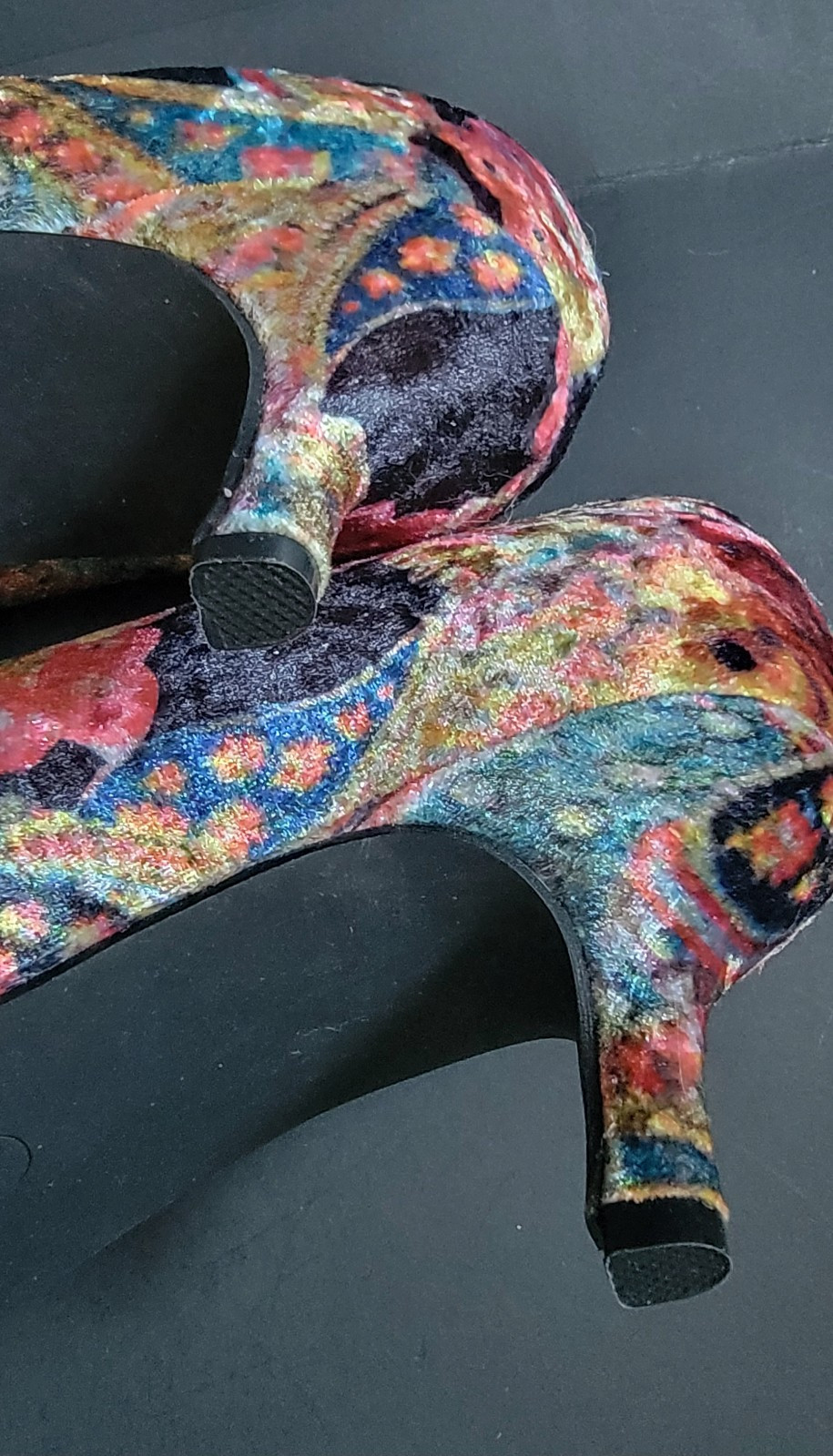 Bellini Women’s Bobcat Multi-colored Velvet Pump Heels Shoes – Sz 8.5