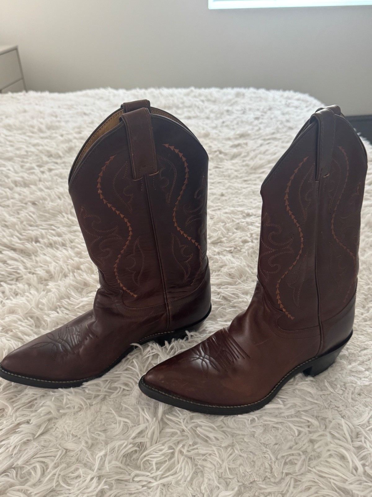 Woman’s brown leather cowboy boots size 7