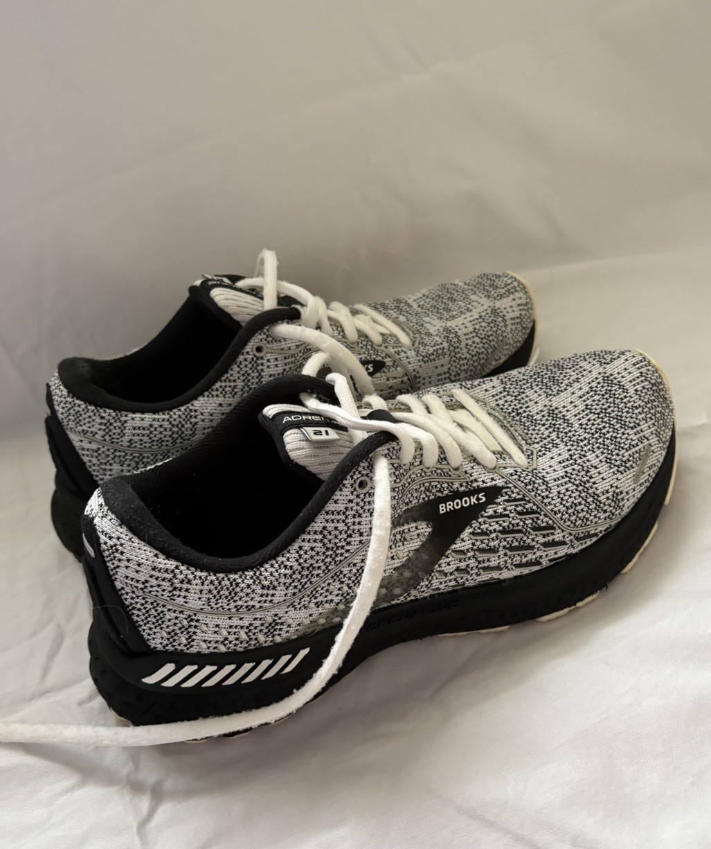 Brooks Women’s Adrenaline 21 Size 8.5 Black And Grey And White