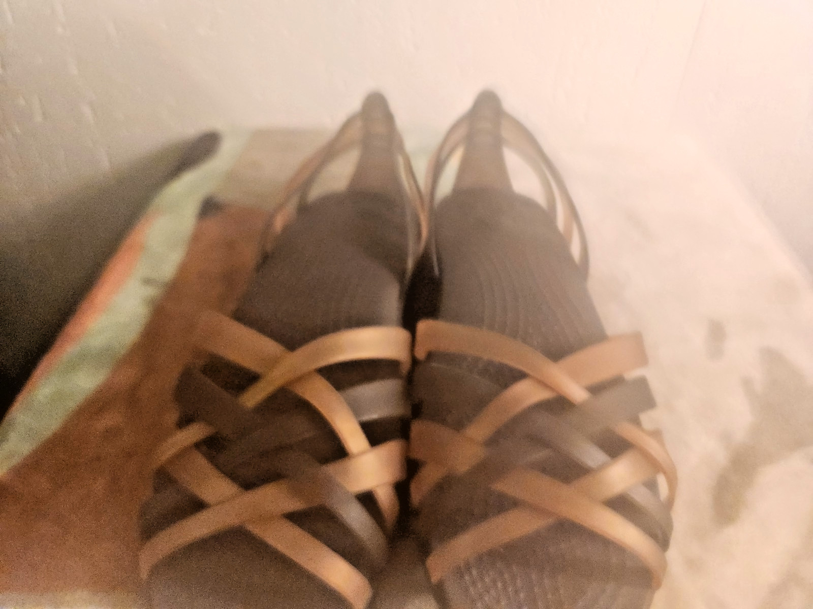 Crocs Womens sz 9 Bronze Expresso Isabella Huarache Flat Open Toe Sandals #43