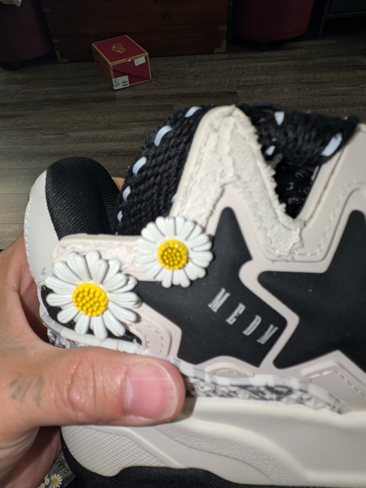 Kaalixto x MEDM Daisy Bread woman sneakers size 4