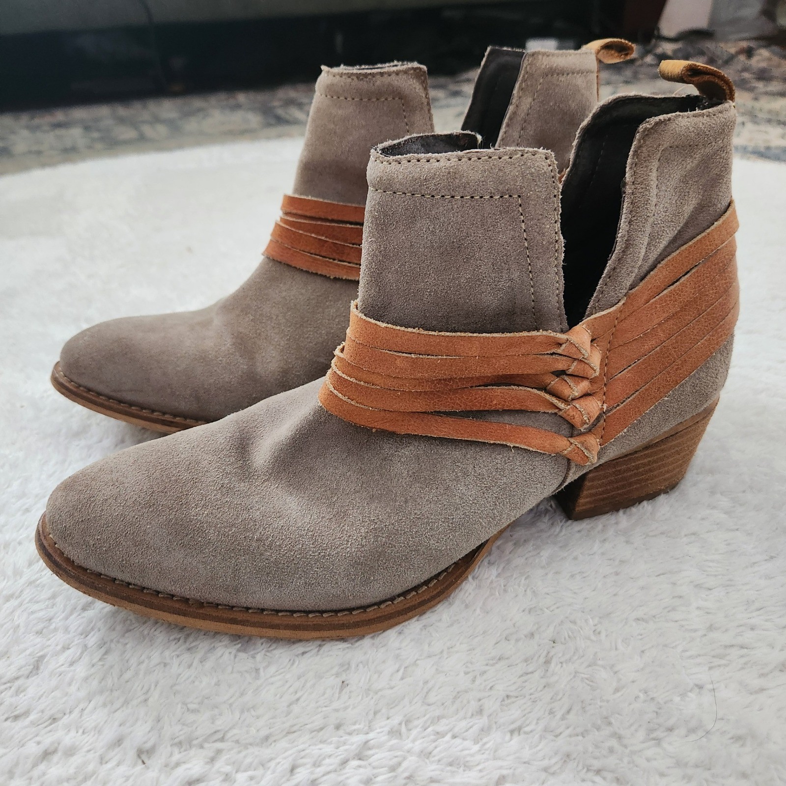 Diba True Sly Fox Taupe Suede Leather Side Cutout Western Ankle Boots 9.5