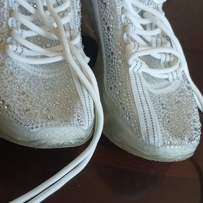 Steve Madden Maxima.R Women’s White Rhinestone Lace-Up Low Top Sneakers