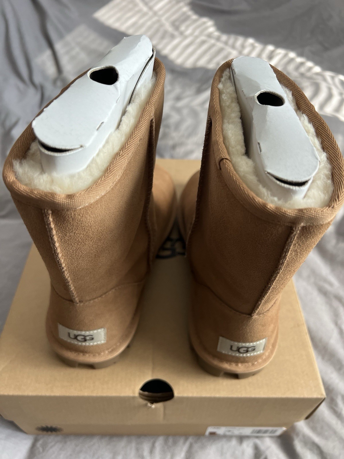 UGG W Essential Short Chestnut Suede Snow Boots Women’s Size 7 Rubber Sole