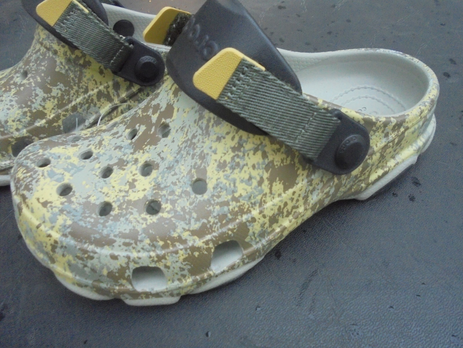 New Crocs All Terrain Moss Clog Women’s J2 Junior 2 Elephant/Multi