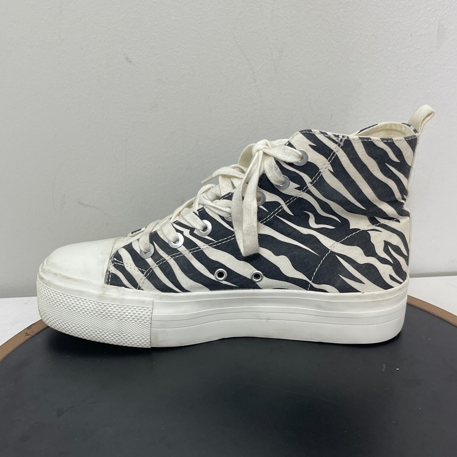 Pull&Bear Women’s Size 9 US Black and White Trainers Zebra High Top Sneakers