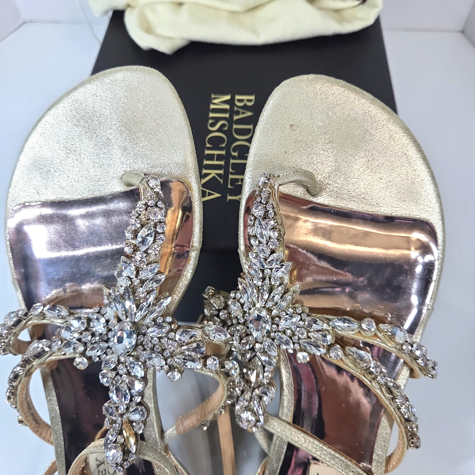 Badgley Mischka Hampden Leather Crystal Embellished Thong Sandals Gold Sz 7.5 M