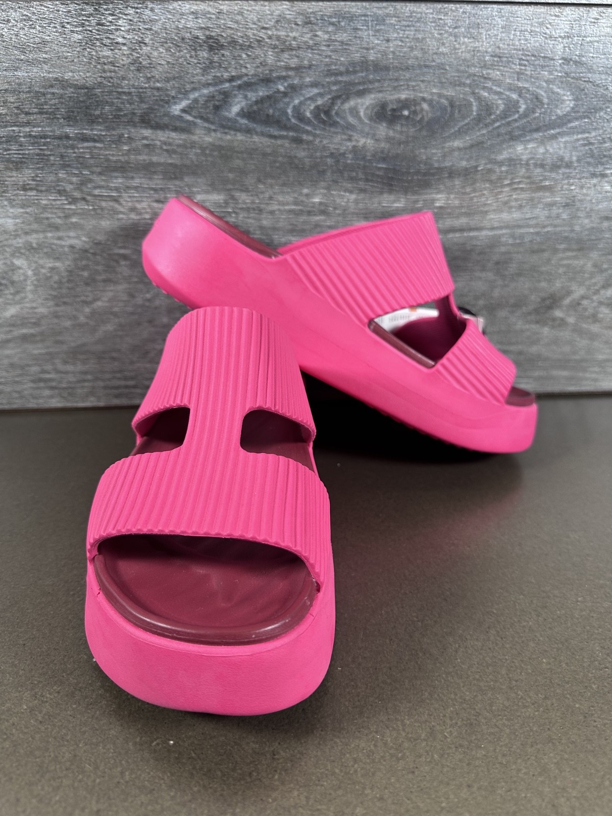 Crocs Women’s Getaway Groove Platform Sandals – Dragon Fruit Pink #210701-6ZQ