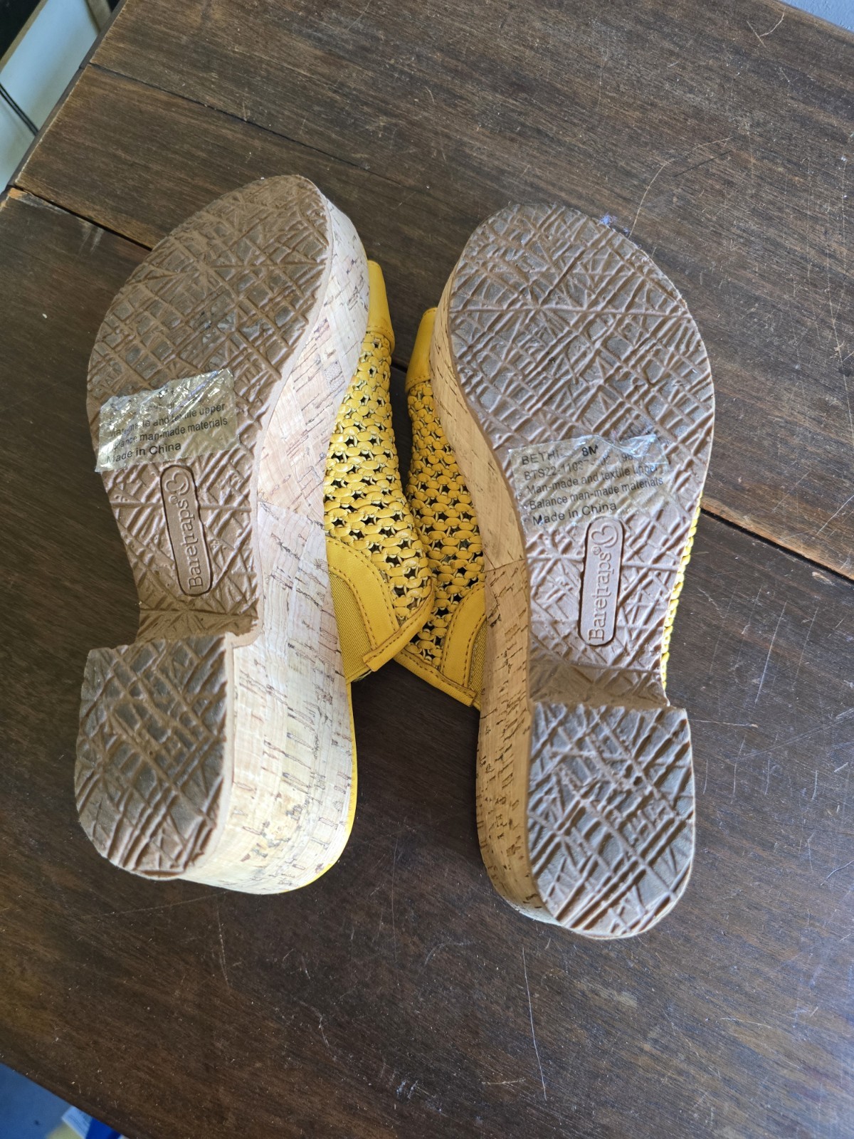 Women’s Baretraps Woven Yellow Slip-on Wedge Toe Ring Size 8M Pre-owned