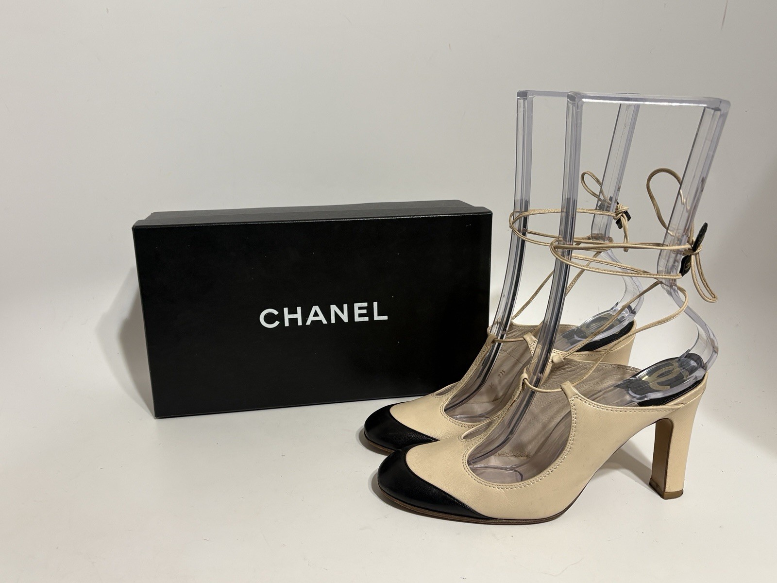 Vtg Chanel Ivory Bicolor Leather T-Strap Heels 36