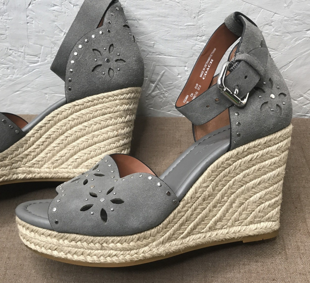 Coach Kelsi Wedge Women’s Espadrille Sandals Size 7B Gray Suede Studded 3.75″