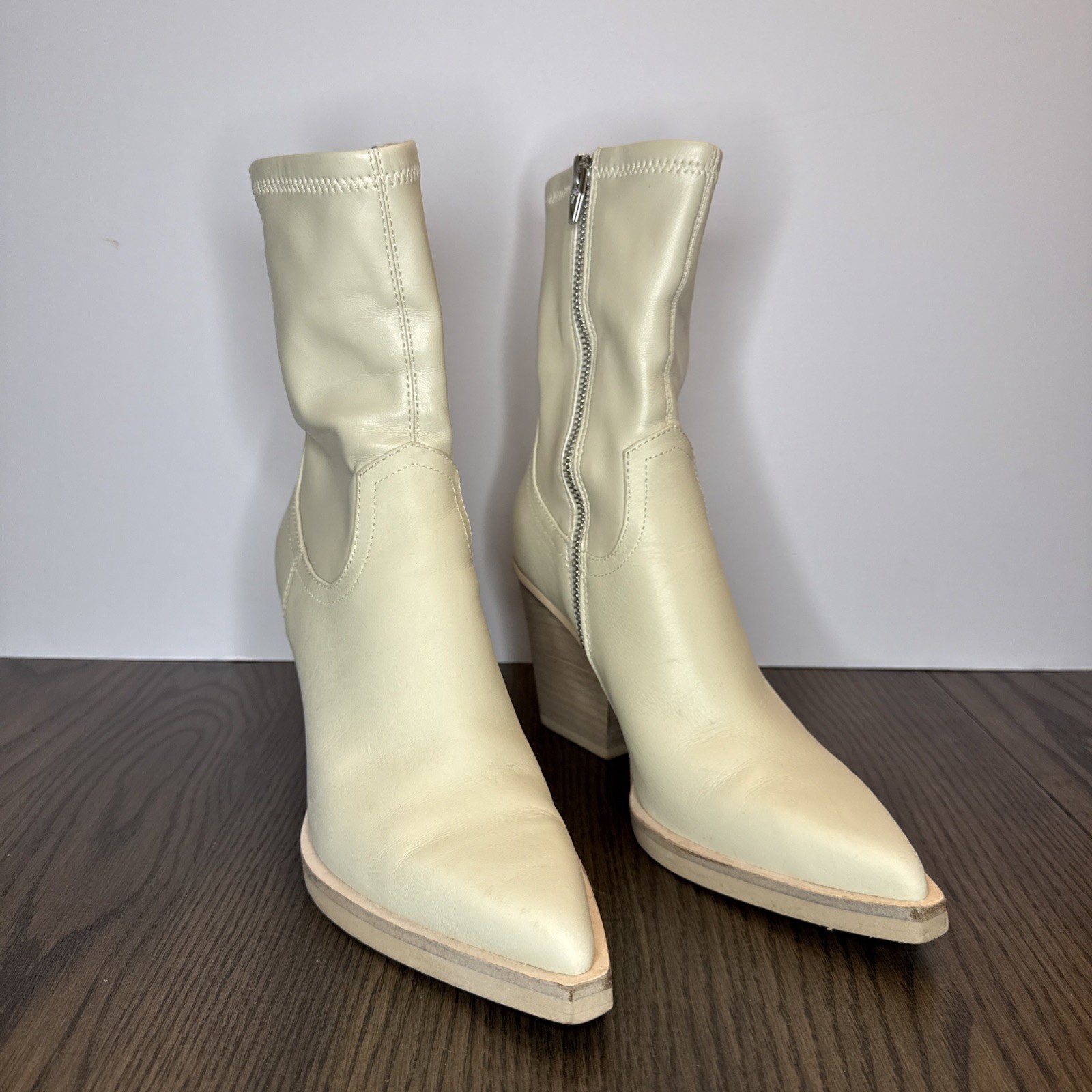 Dolce Vita Boyd Leather Bootie Women 6 Ivory synthetic Upper Zip Close 8” Shaft