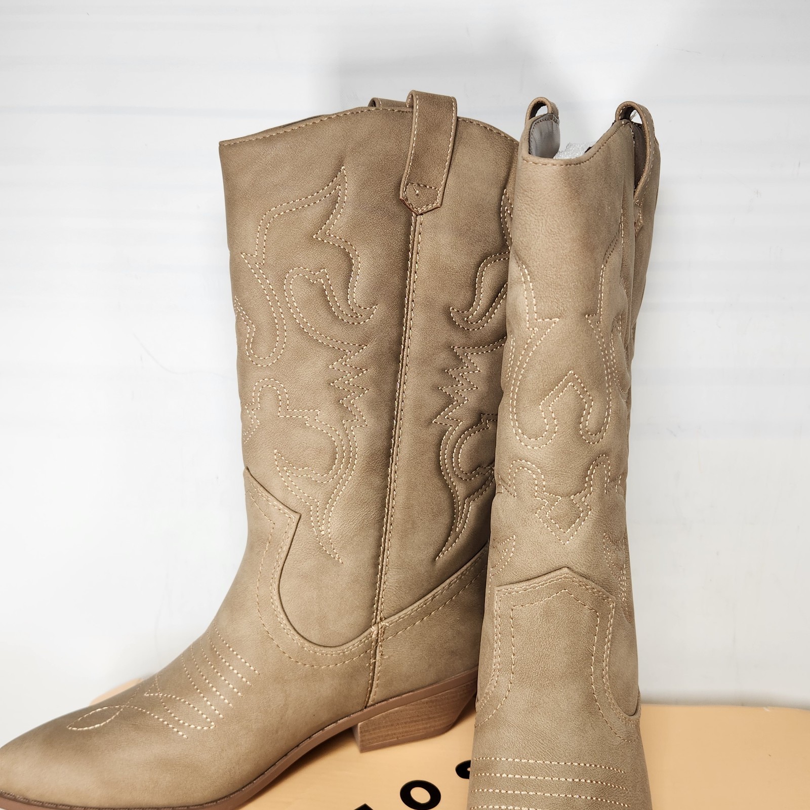 8.5 WOMEN – Soda Teller – Light Taupe