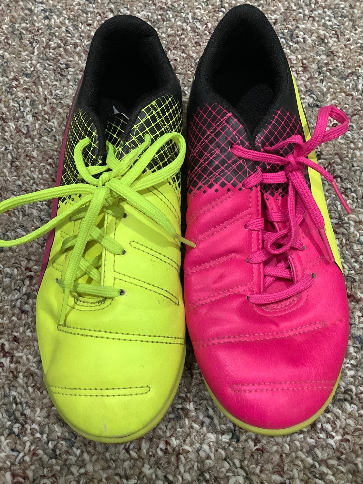 PUMA Evo power 4 Soccer shoes indoor 5 C Pink Yellow black flat sneakers play
