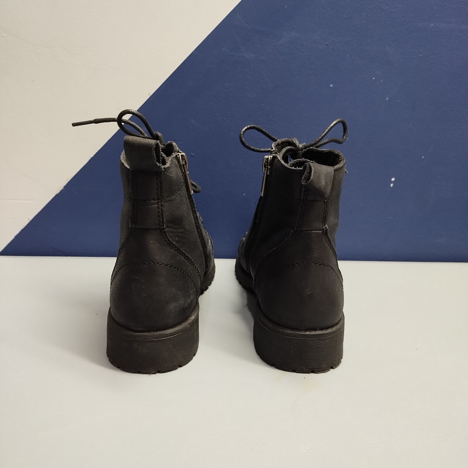 Vepose New York Ankle Boots Womens Size 6 Black Leather Rubber Sole Side Zipper